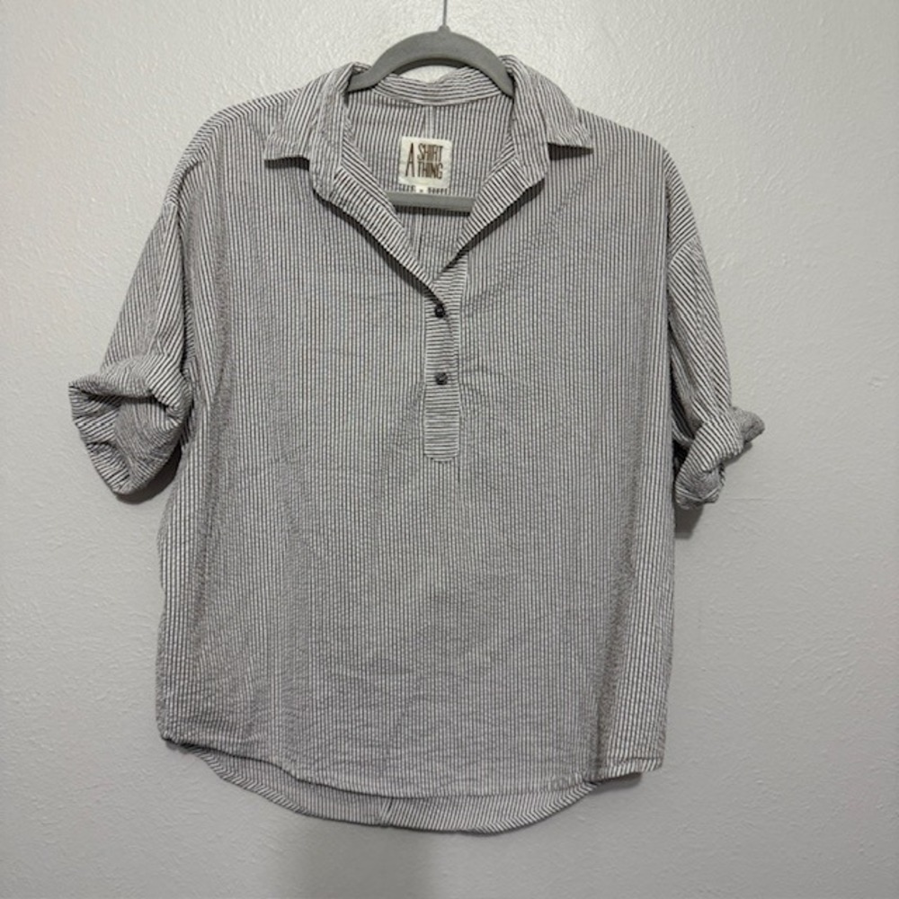 A-Shirt Thing Grey White Striped Seersucker Popover Top Cotton Womens M Preppy